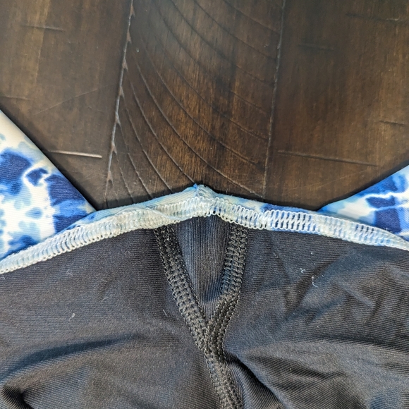 Victoria Secret Sport capris size small - Picture 3 of 7